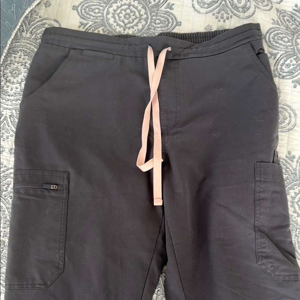 Figs Yola size M charcoal